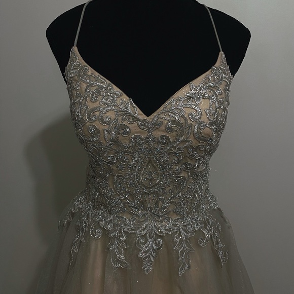Elegant Ball Gown - Picture 2 of 5